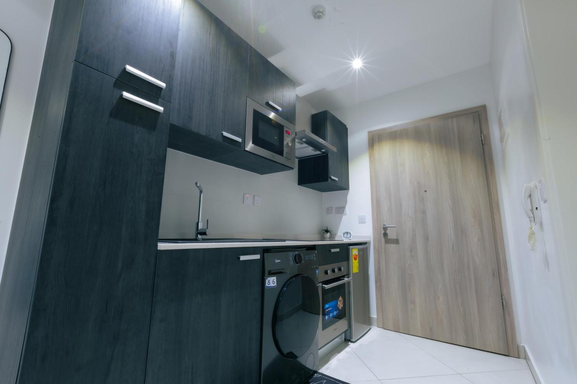 7 Minutes From The Airport - Chic Studio Akra Zewnętrze zdjęcie